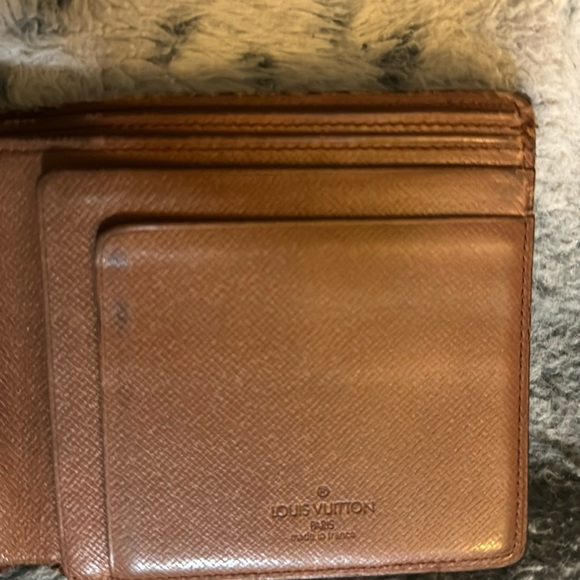 🗣️🔥Men’s Or Women’s Louis Vuitton Men’s Bi-Fold Wallet! Preloved & Beautiful. - Picture 6 of 16